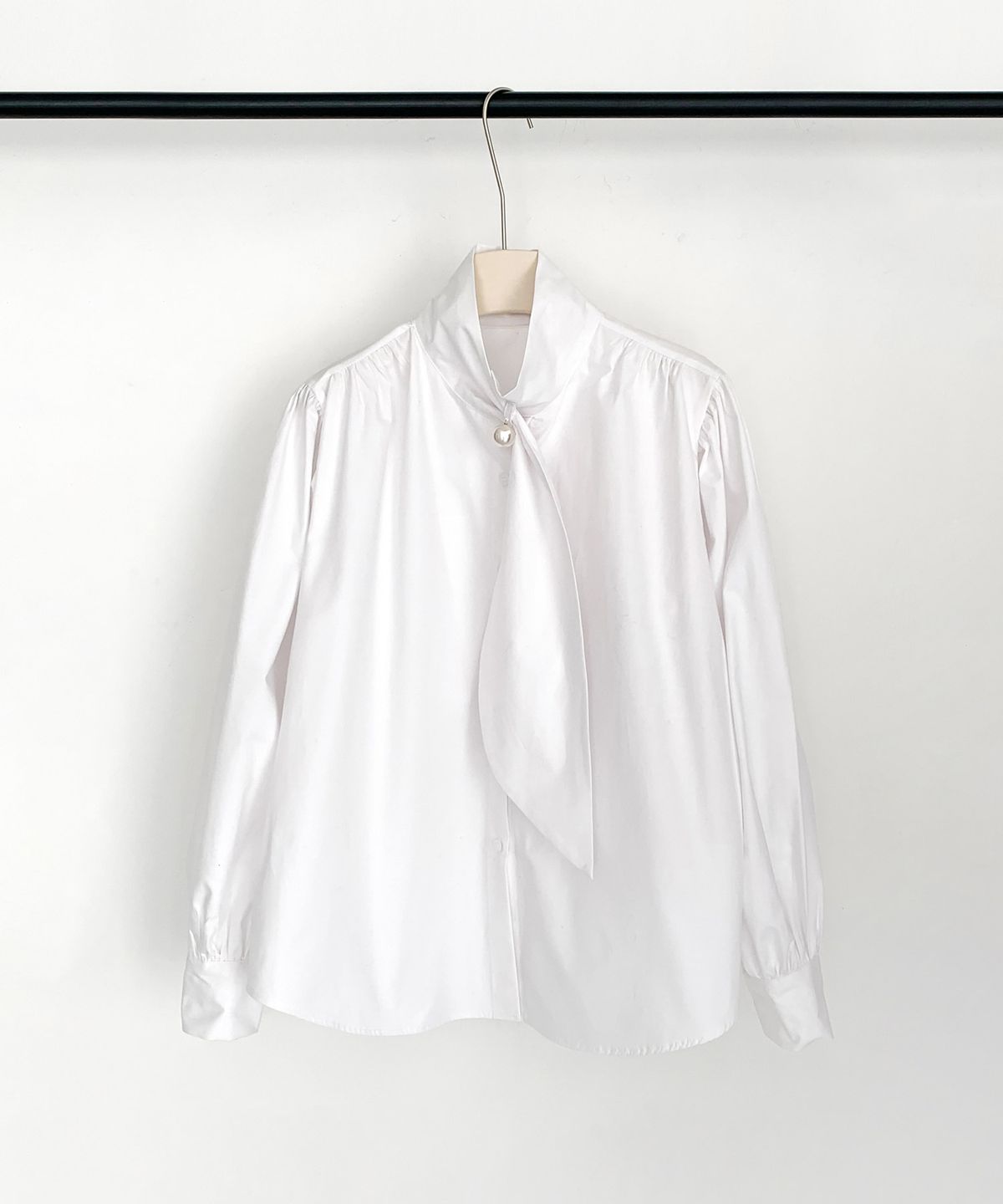 바스카라(VASCARA) Pearl-Tie Puff Blouse