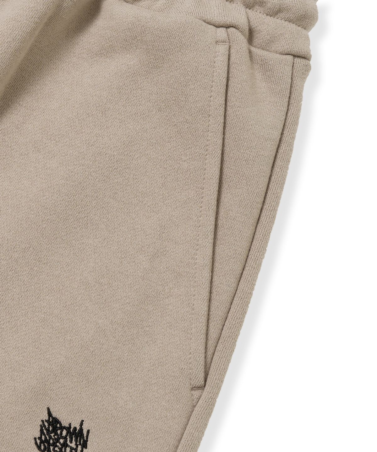 브라운브레스(BROWNBREATH) TAG SWEAT PANTS - BEIGE