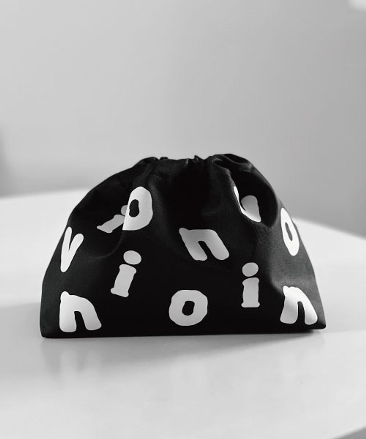 노비오(NOVIO) 오브 파우치