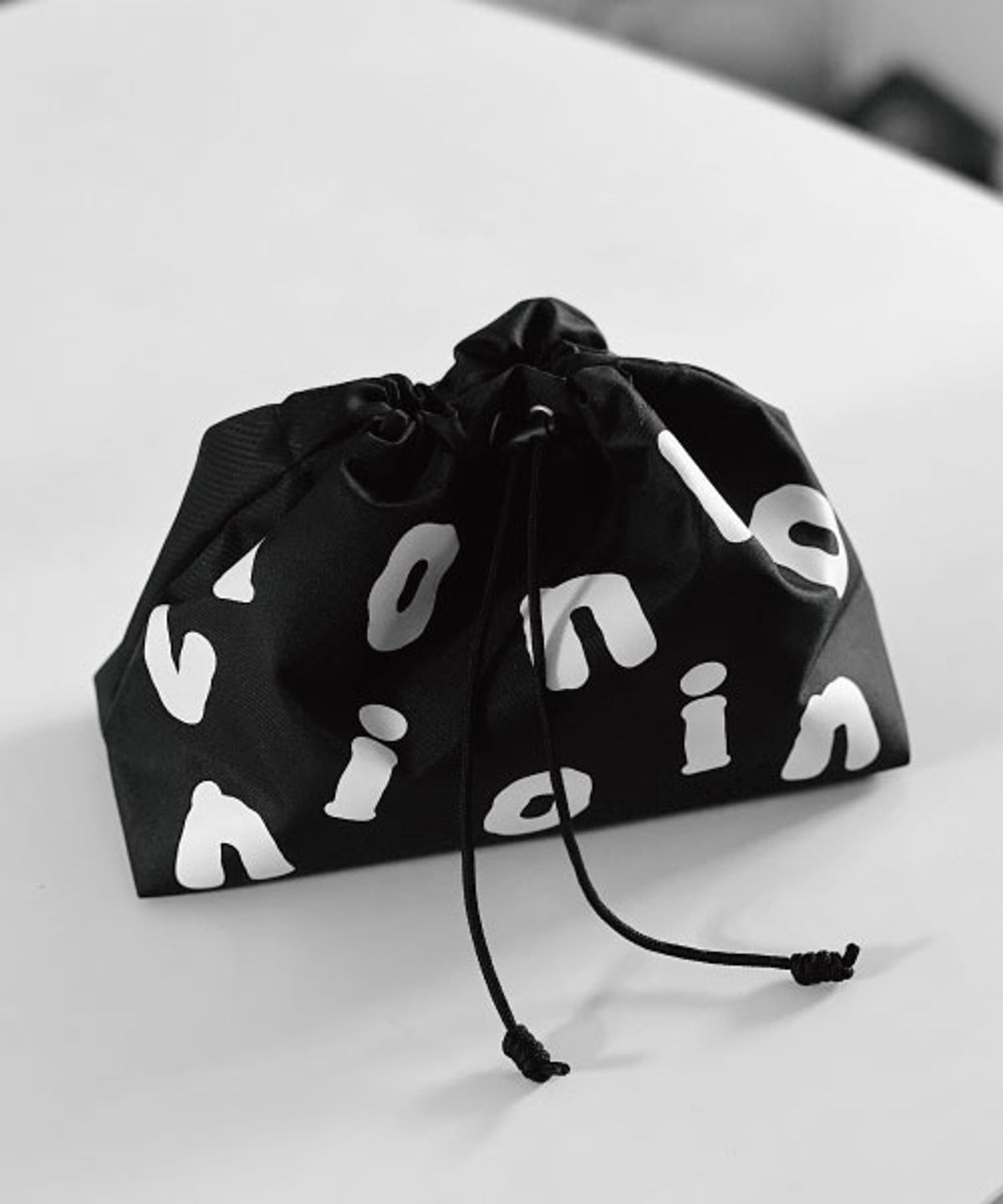 노비오(NOVIO) 오브 파우치