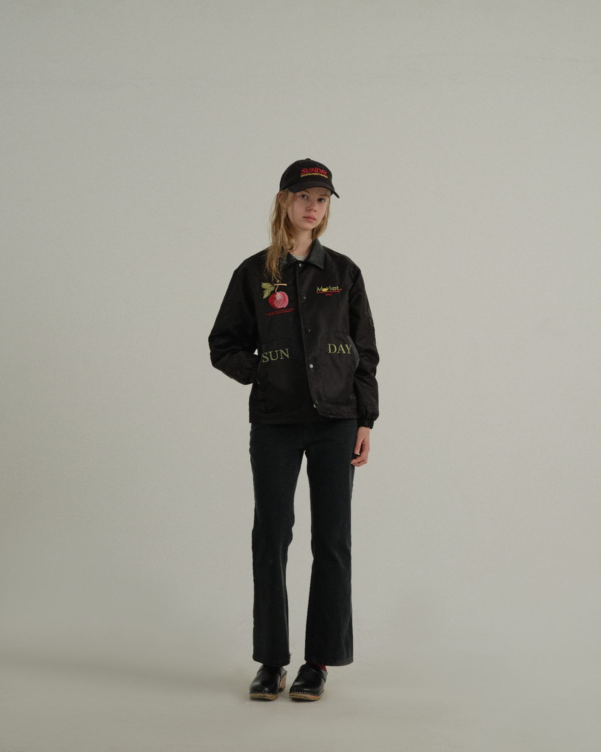 선데이후르츠마켓(SUNDAY FRUIT MARKET) W) APPLE COACH JACKET BLACK