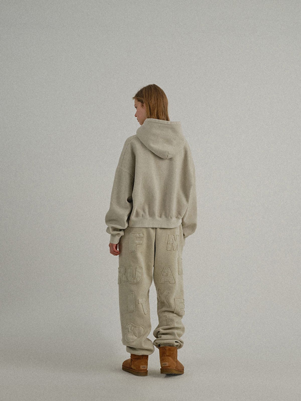 선데이후르츠마켓(SUNDAY FRUIT MARKET) W) PIGMENT CHERRY HOODIE BEIGE