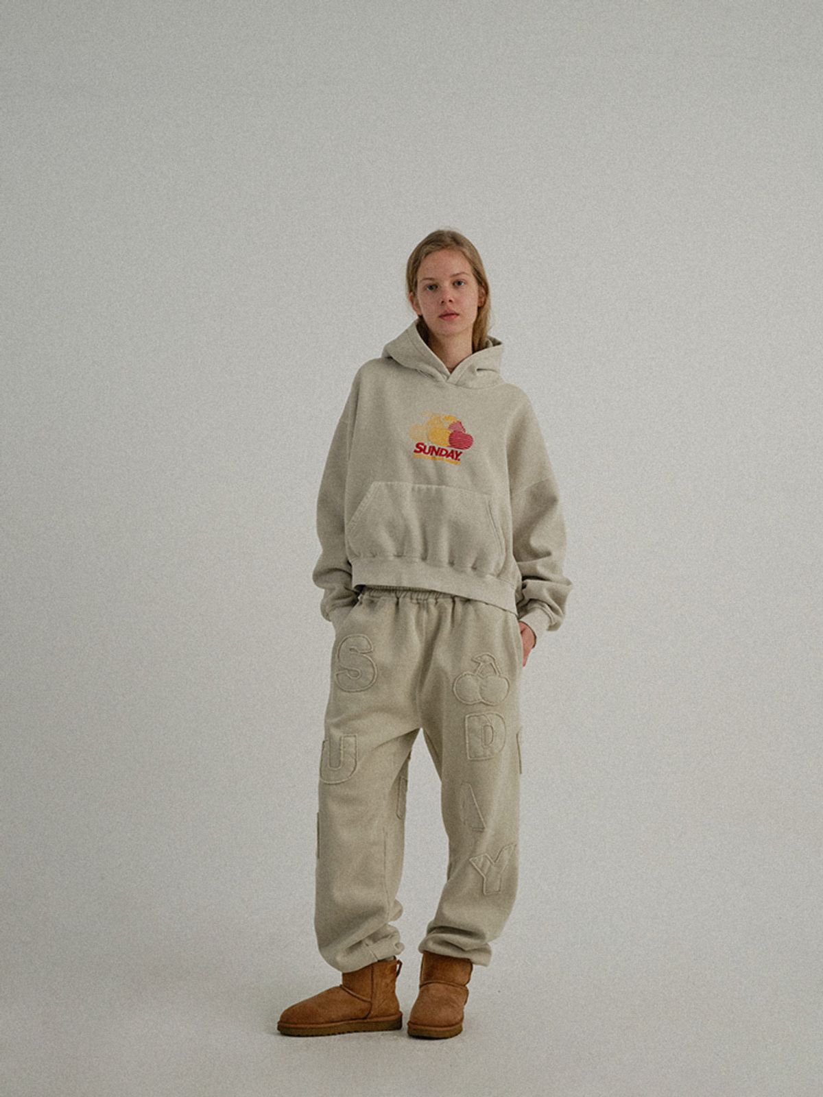 선데이후르츠마켓(SUNDAY FRUIT MARKET) W) PIGMENT CHERRY HOODIE BEIGE
