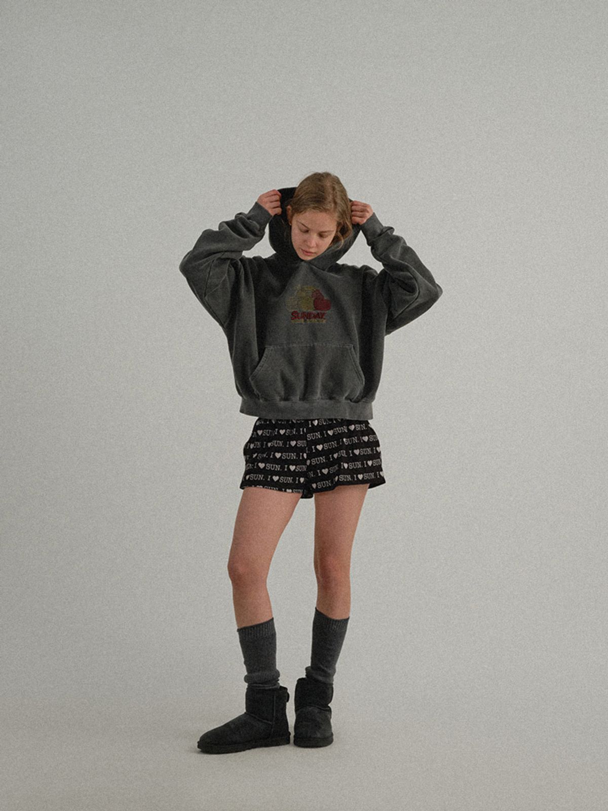 선데이후르츠마켓(SUNDAY FRUIT MARKET) W) PIGMENT CHERRY HOODIE CHARCOAL