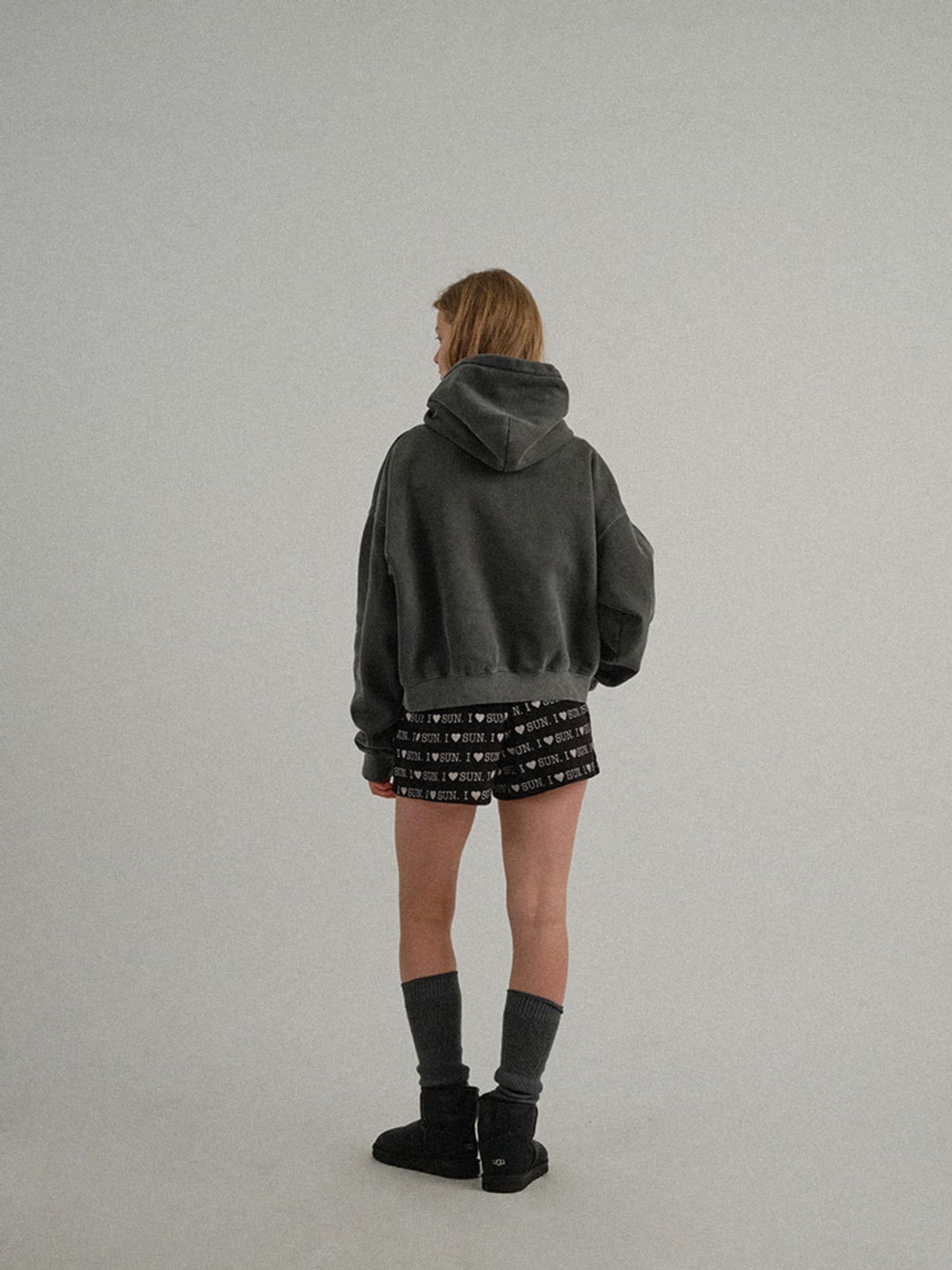 선데이후르츠마켓(SUNDAY FRUIT MARKET) W) PIGMENT CHERRY HOODIE CHARCOAL