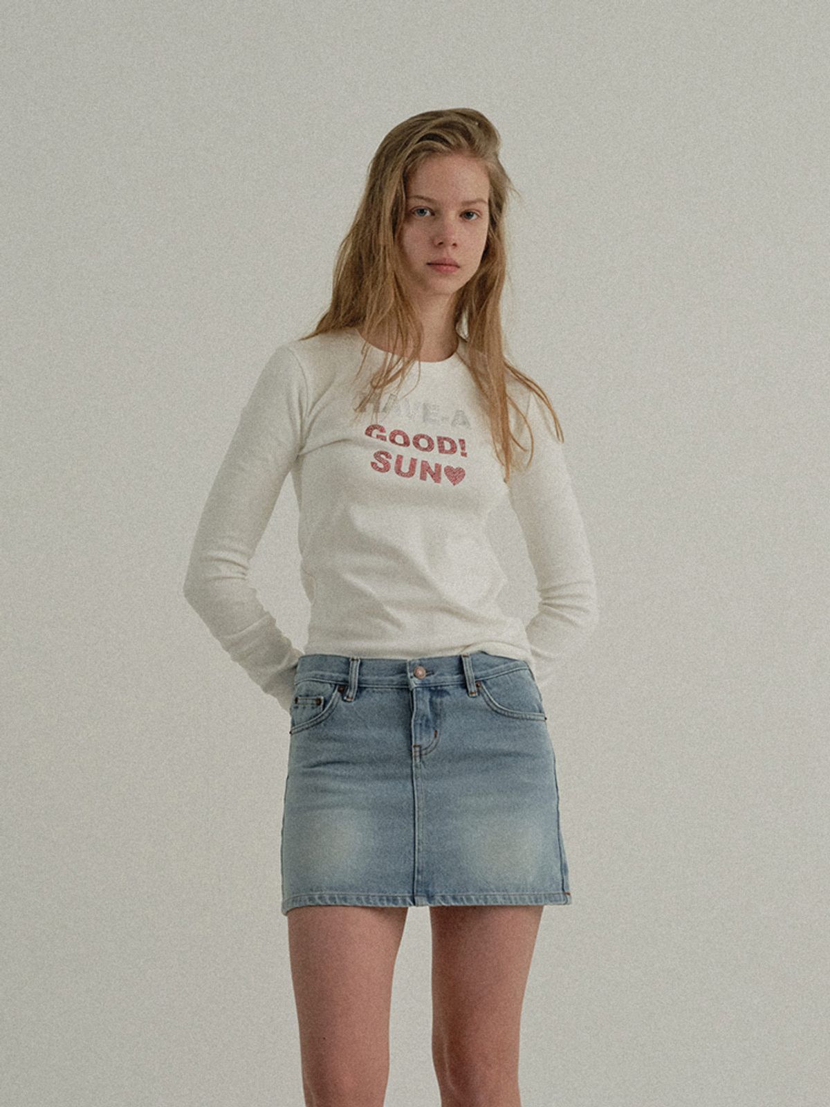 선데이후르츠마켓(SUNDAY FRUIT MARKET) W) BLING LETTER LS TEE IVORY