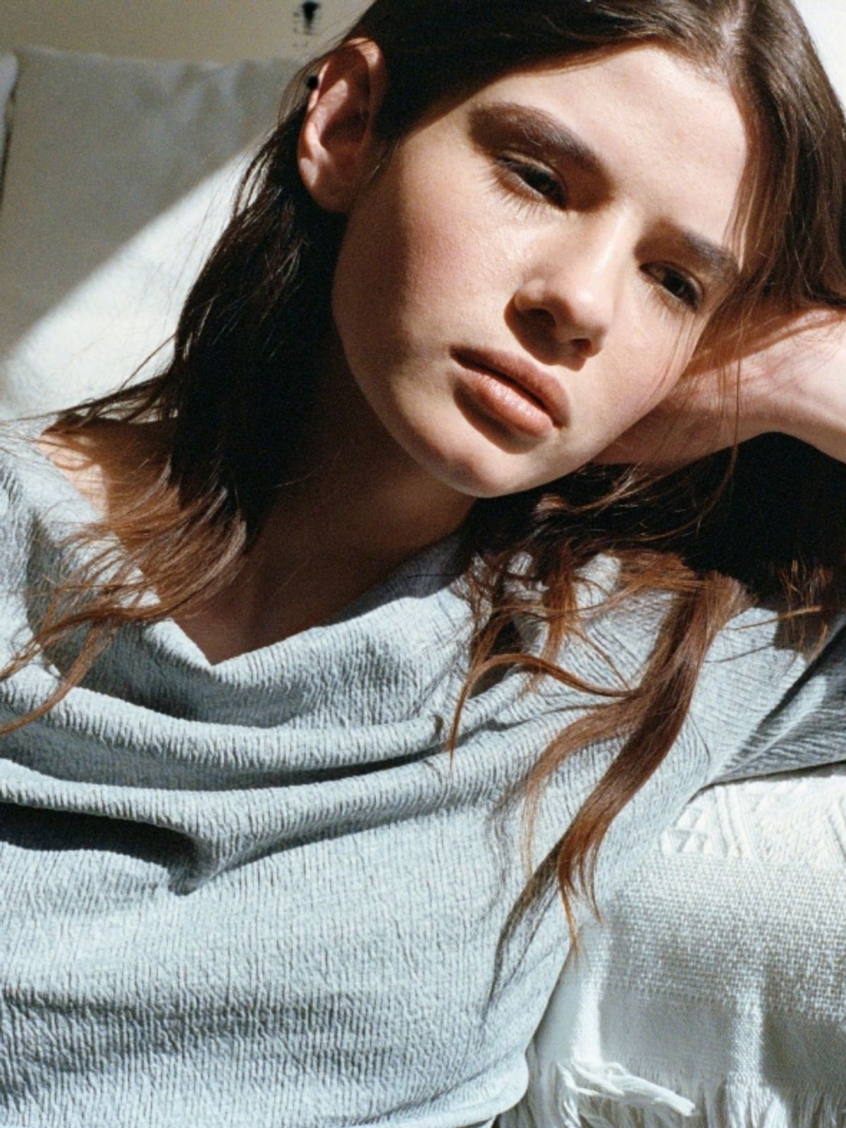 어나우트(UNNOUT) DRAPED SHIRRING T-SHIRT GREY