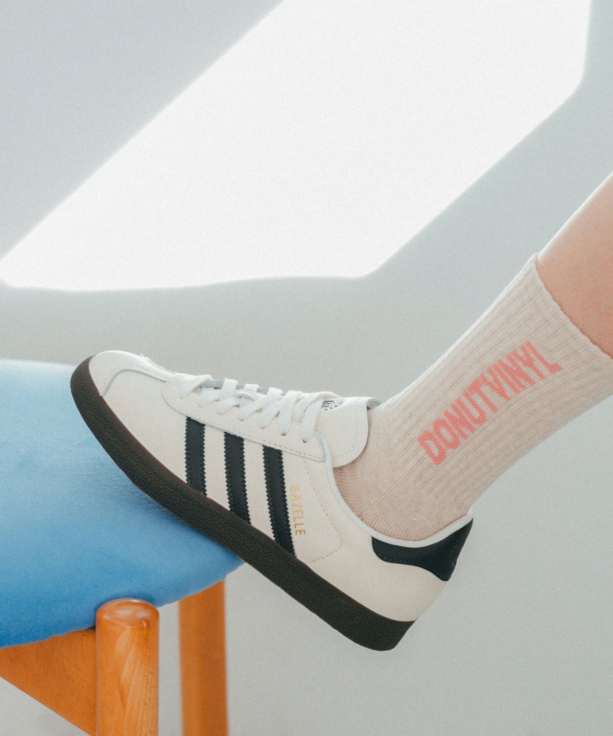 도넛바이닐샵(DONUTVINYLSHOP) crew socks bold (4colors)
