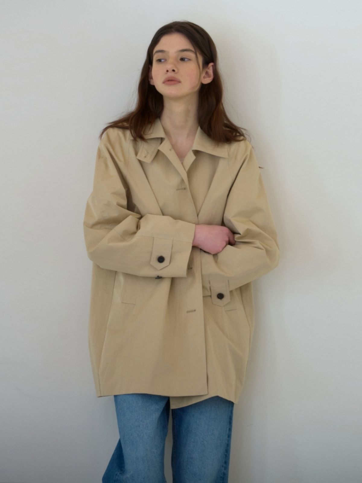 어나우트(UNNOUT) CLASSIC MAC HALF TRENCH COAT SAND BEIGE