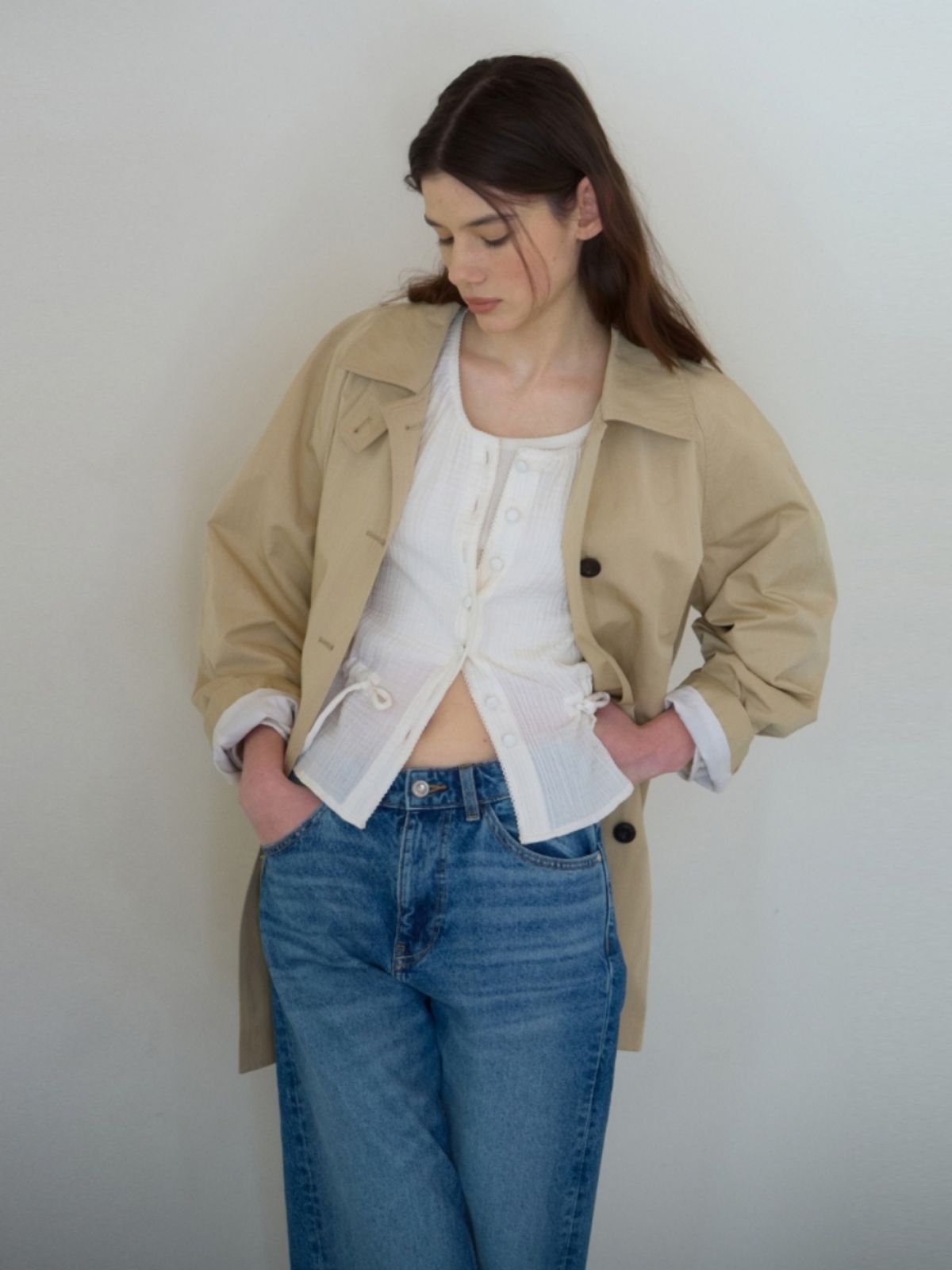 어나우트(UNNOUT) CLASSIC MAC HALF TRENCH COAT SAND BEIGE