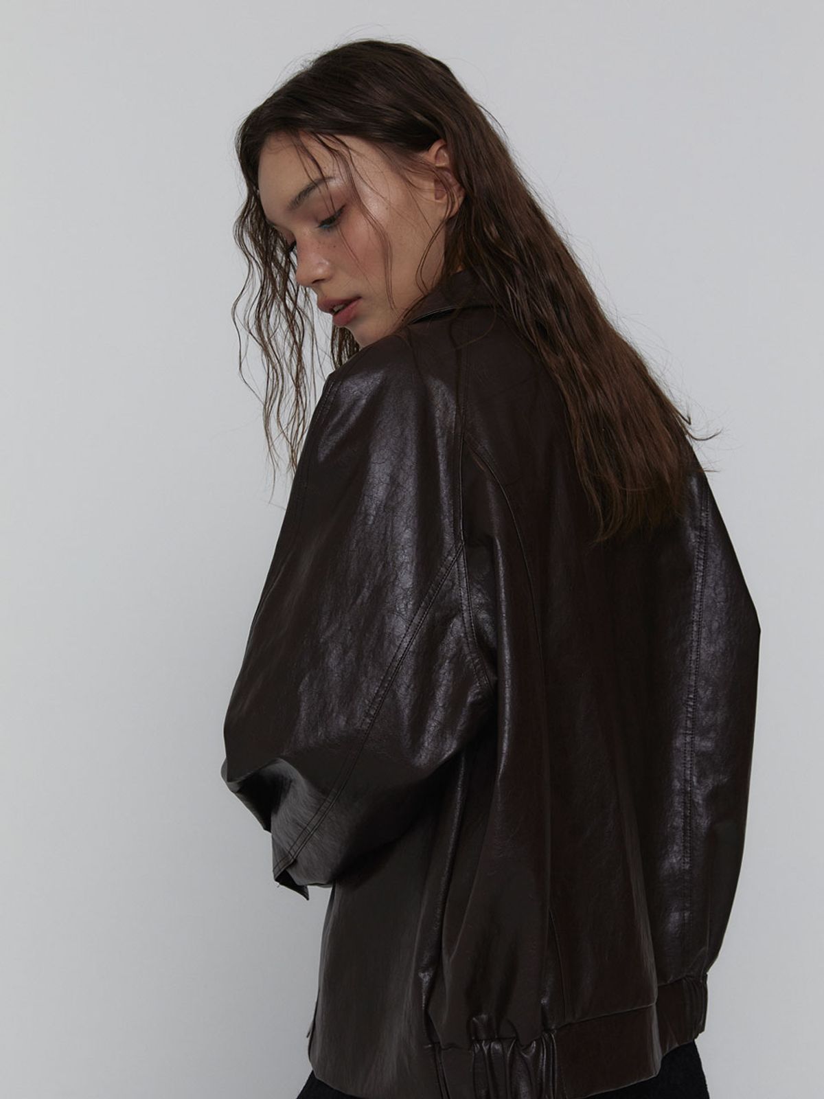 비수스(VISUS) Leather Bomber Jacket_Brown