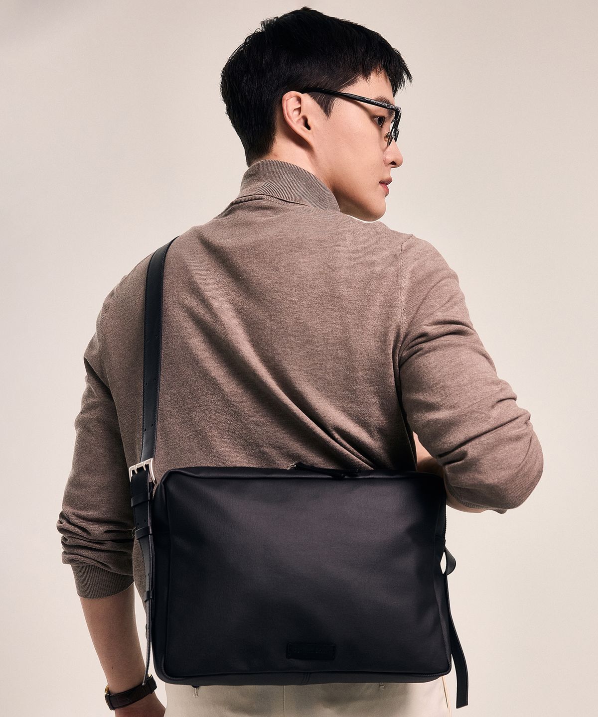 베드포드일레븐스(BEDFORD11TH) 펑셔널 랩탑슬링크로스[블랙]
