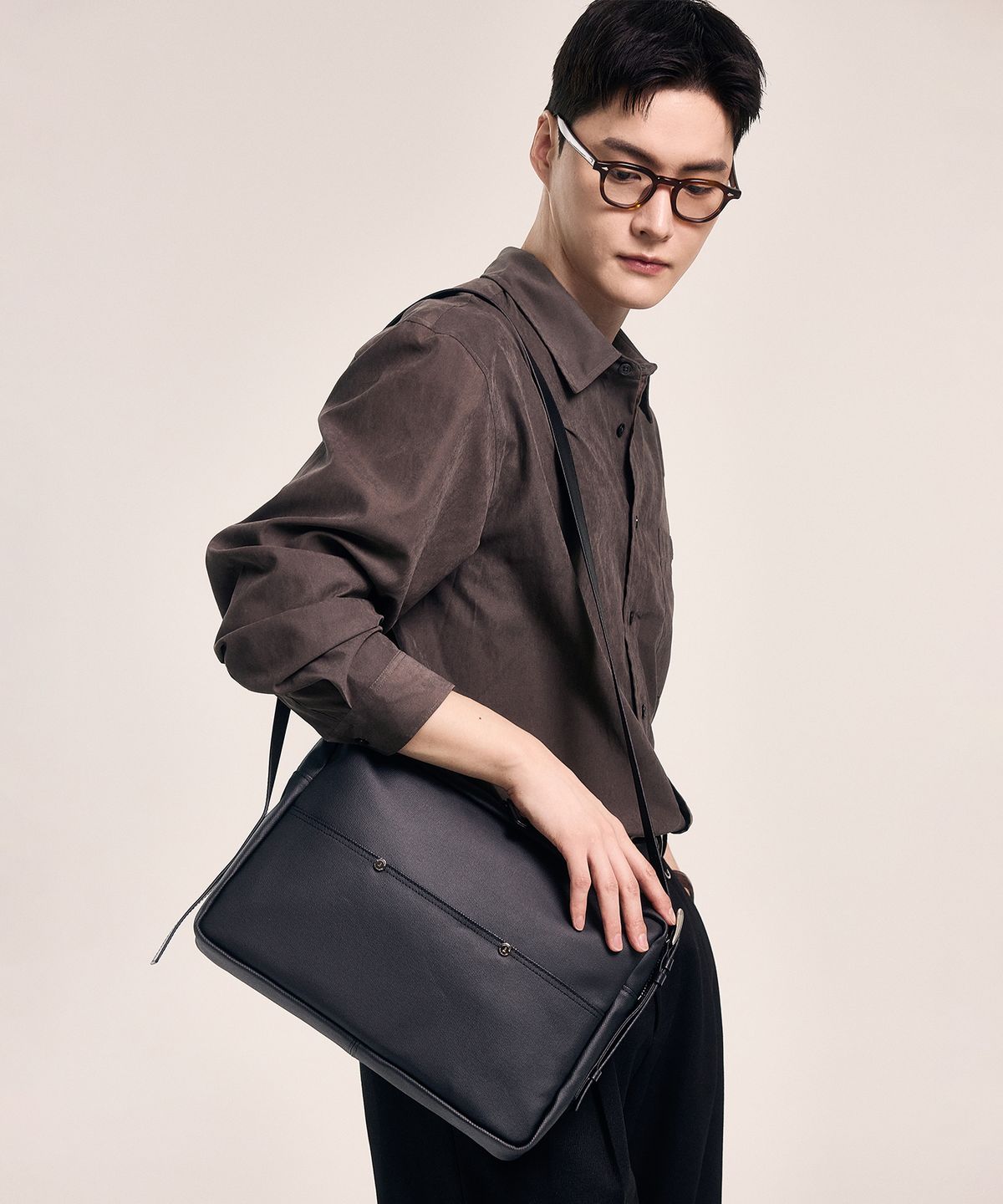 베드포드일레븐스(BEDFORD11TH) 펑셔널 랩탑슬링크로스[블랙]