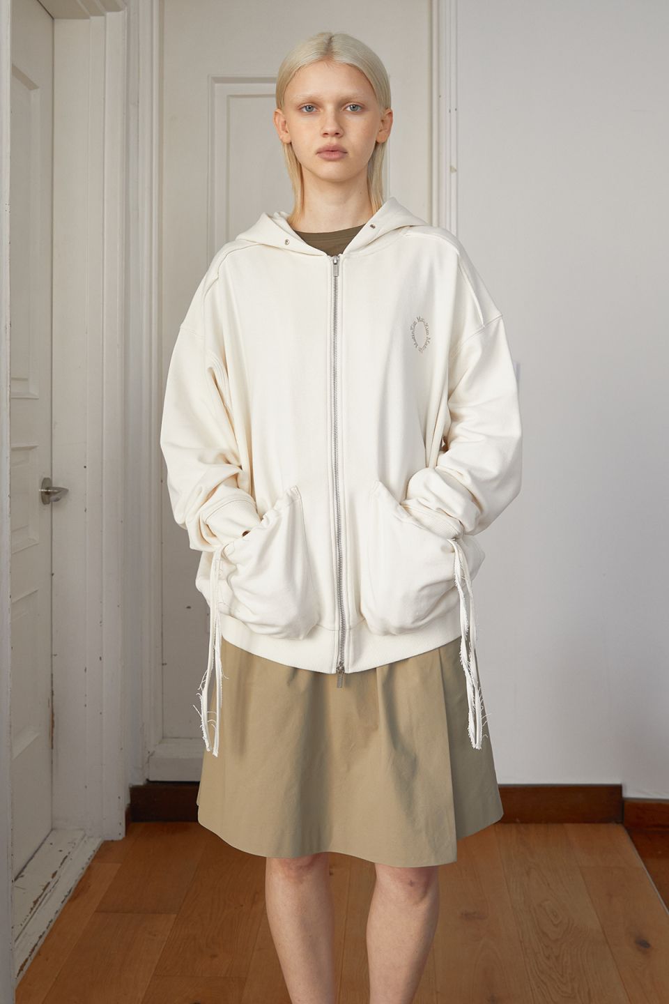 Matin Kim ジャケット MUSINSA公式 | MATIN KIM VOLUME POCKET HOODY ZIP UP IN CREAM