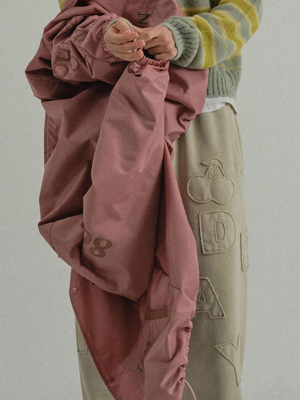 선데이후르츠마켓(SUNDAY FRUIT MARKET) SUNDAY PATCH SWEATPANT BEIGE