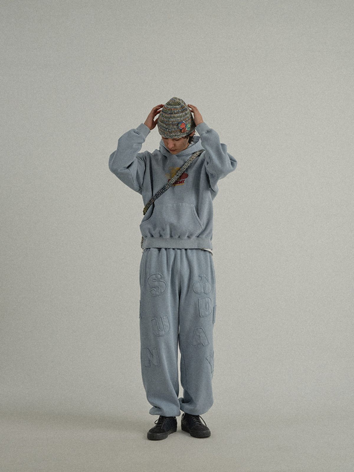 선데이후르츠마켓(SUNDAY FRUIT MARKET) SUNDAY PATCH SWEATPANT SKYBLUE