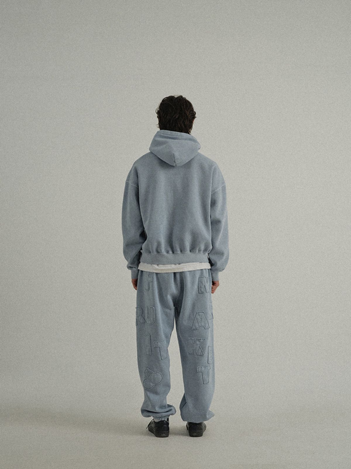 선데이후르츠마켓(SUNDAY FRUIT MARKET) SUNDAY PATCH SWEATPANT SKYBLUE