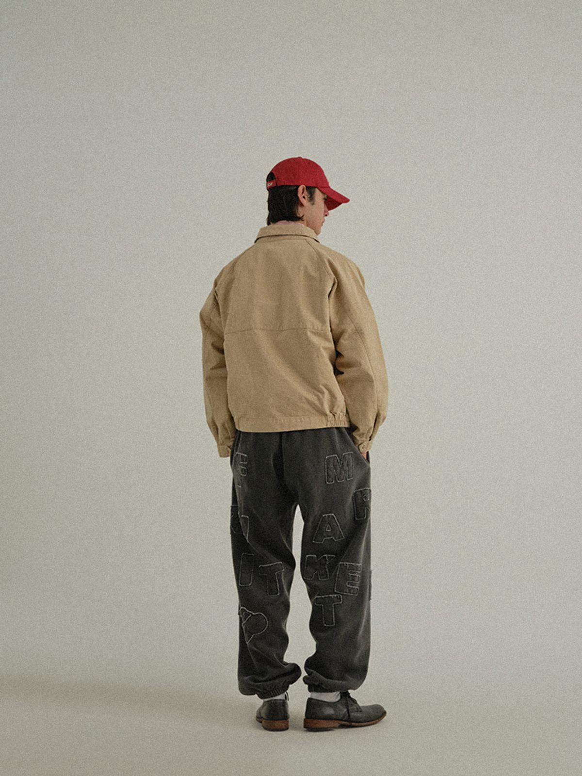선데이후르츠마켓(SUNDAY FRUIT MARKET) SUNDAY PATCH SWEATPANT CHARCOAL