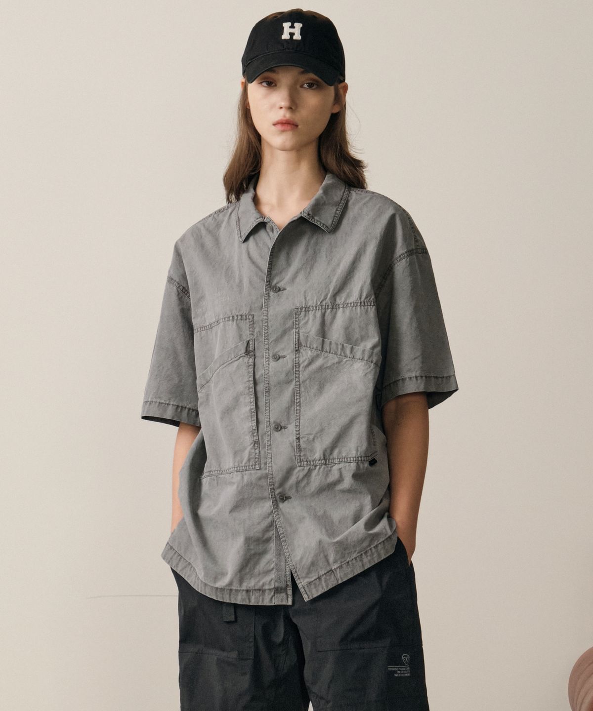 힐리먼트(HELEMENT) 피그먼트 포켓 반팔 셔츠 (GREY)