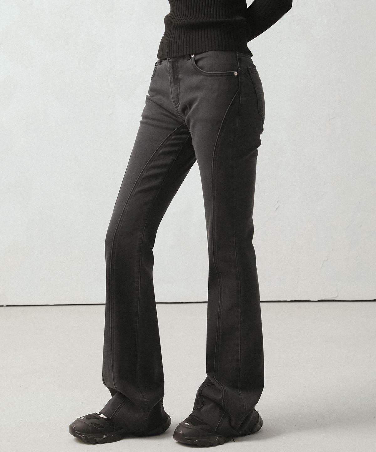 어반드레스(AVANDRESS) Thin Bootscut Pants DEEP BLUE