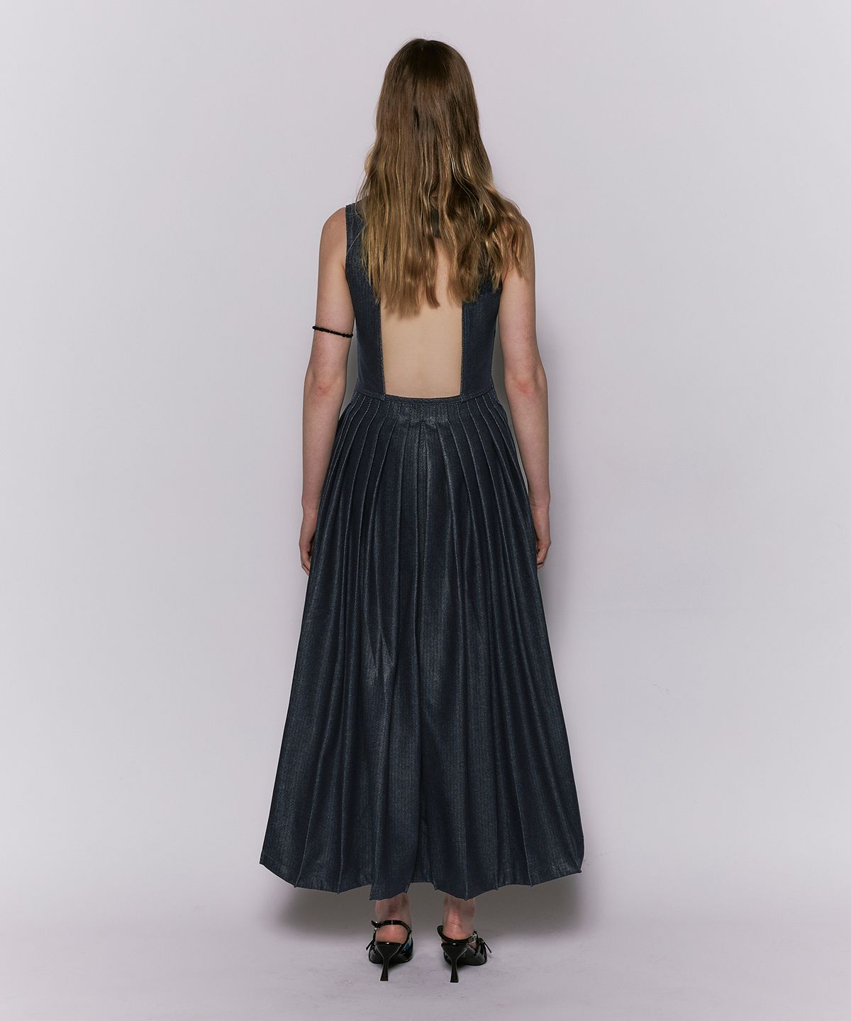 웨슬리 휴스턴(WESLEYHYUSTON) Herringbone glow denim long tuck dress indigo