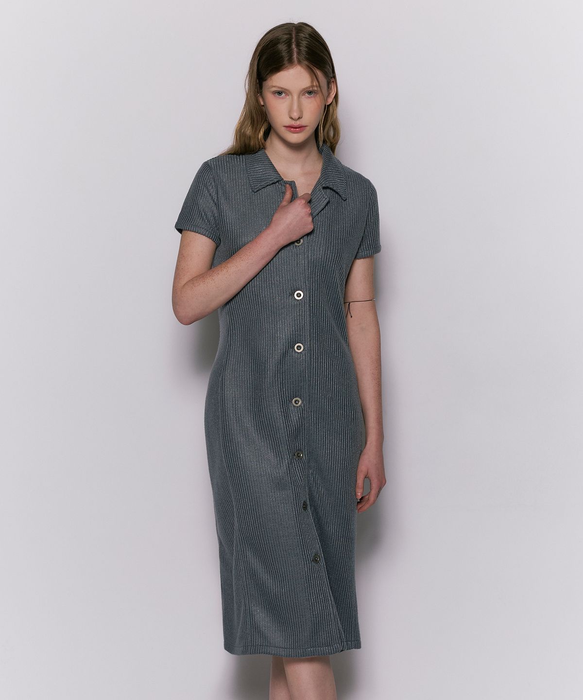 웨슬리 휴스턴(WESLEYHYUSTON) Open collar cable knit long dress dark blue