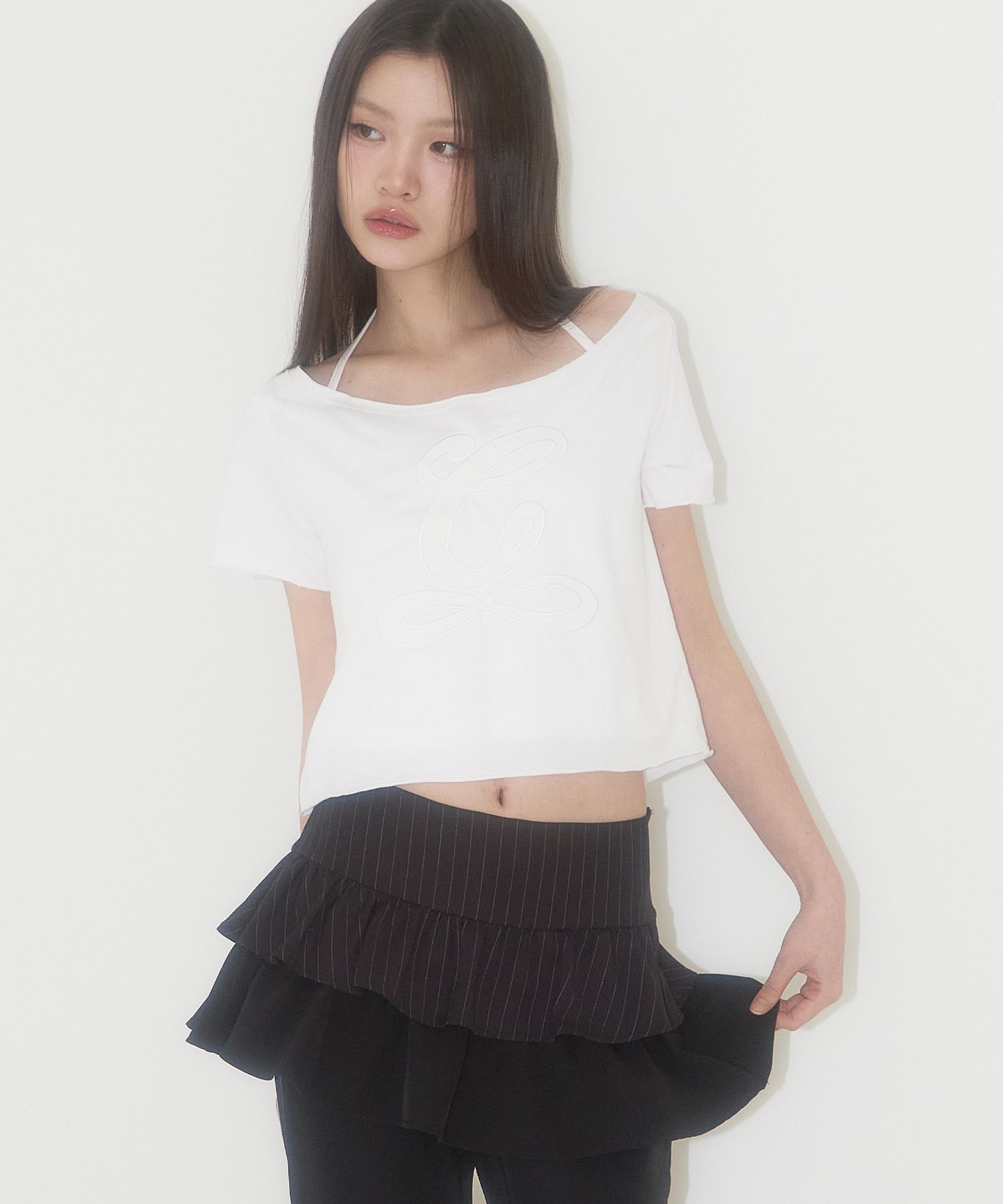 MUSINSA | ILLIGO Punching Logo Off Shoulder Top White