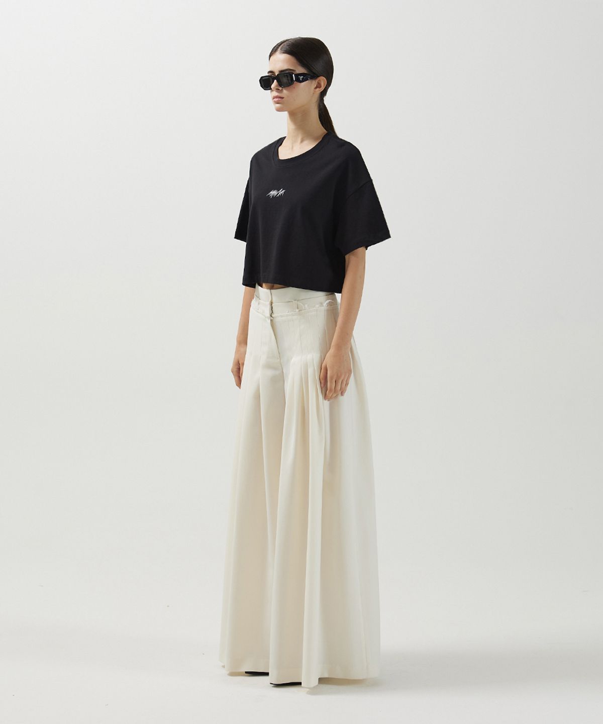 므아므(MMAM) Logo wide crop T-shirt