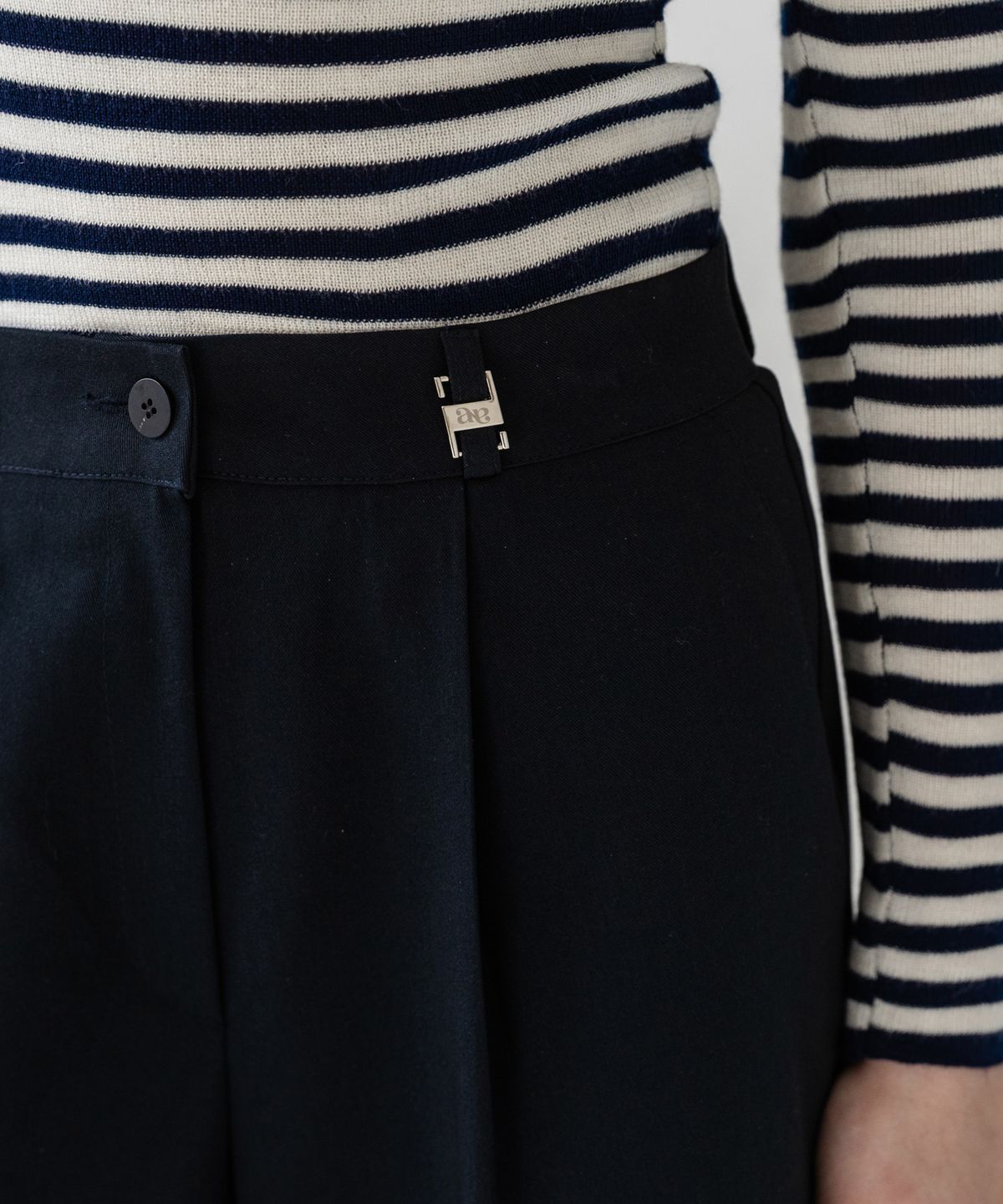 논앤논(NON AND NON) CURROT PINTUCK BERMUDA PANTS NNPT0001