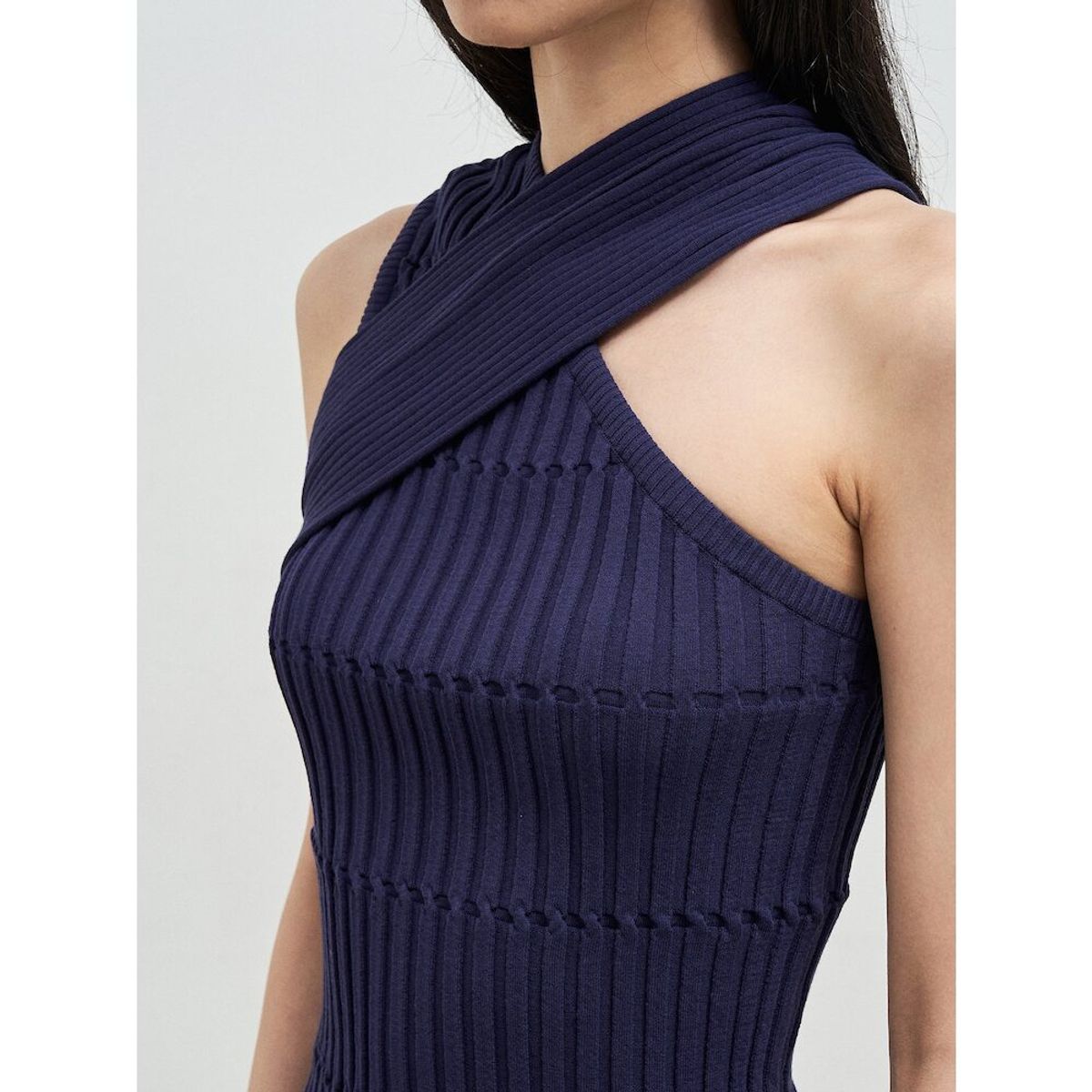 앙개(ANGGAE) Crafted Rib Crossed Top  Navy