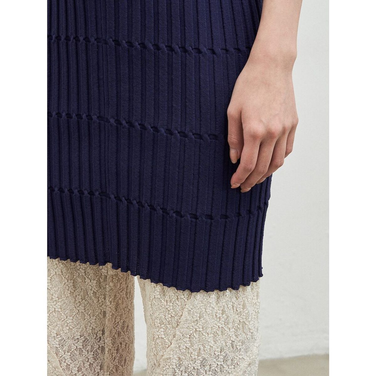 앙개(ANGGAE) Crafted Rib Halter Dress  Navy