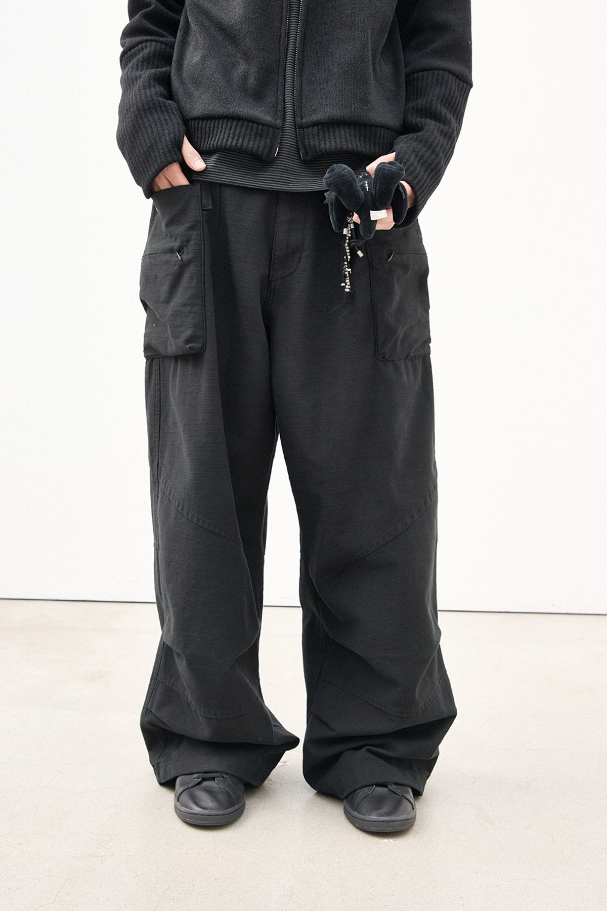 해칭룸(HATCHINGROOM) Big Cargo Pants V2 Black