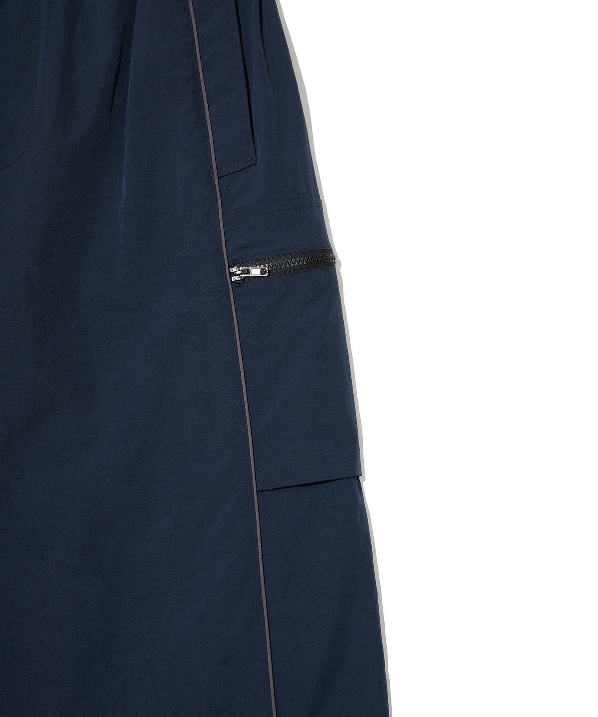논타입(NONTYPE) PIPING CARGO TRACK PANTS (NAVY)