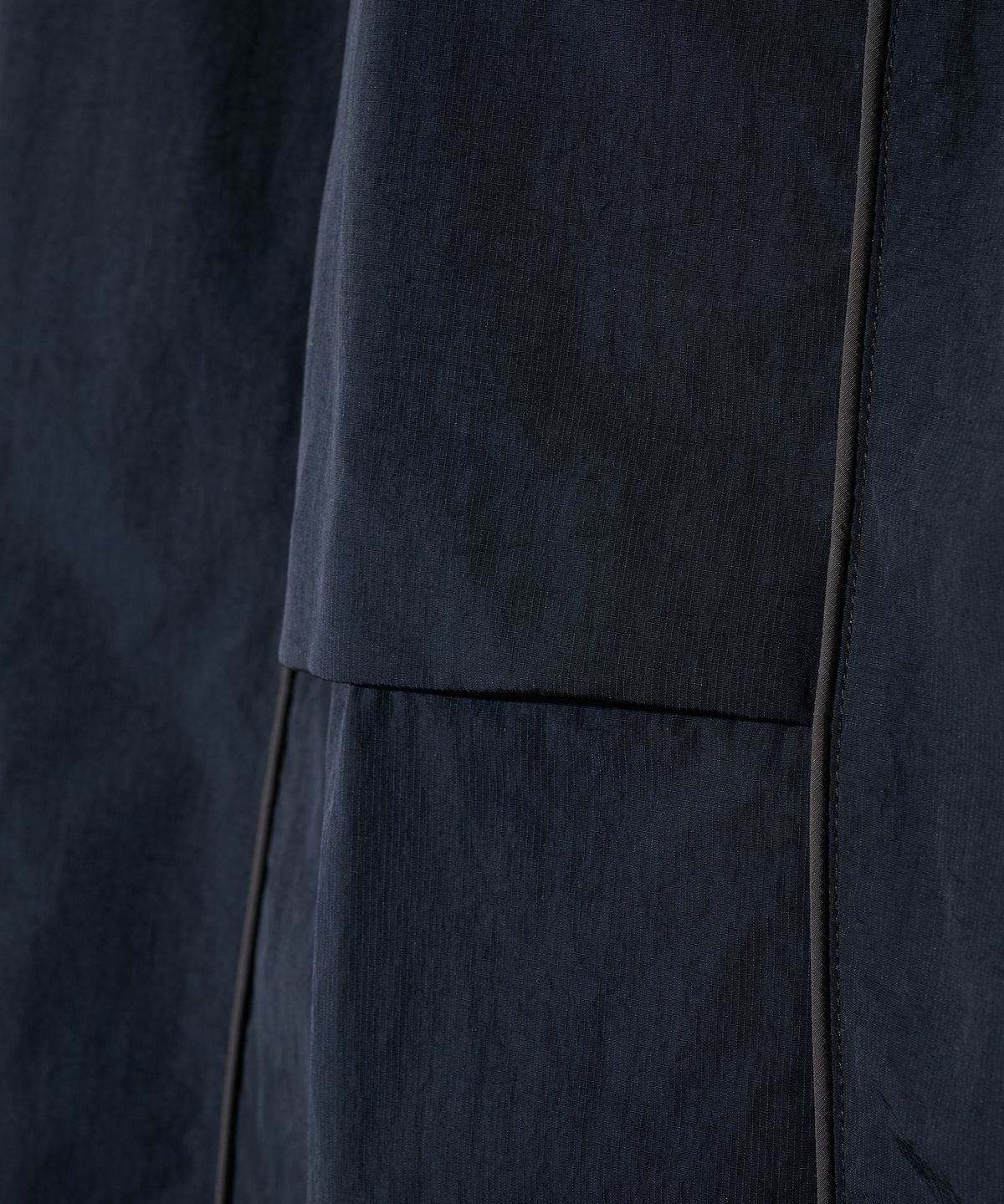논타입(NONTYPE) PIPING CARGO TRACK PANTS (NAVY)