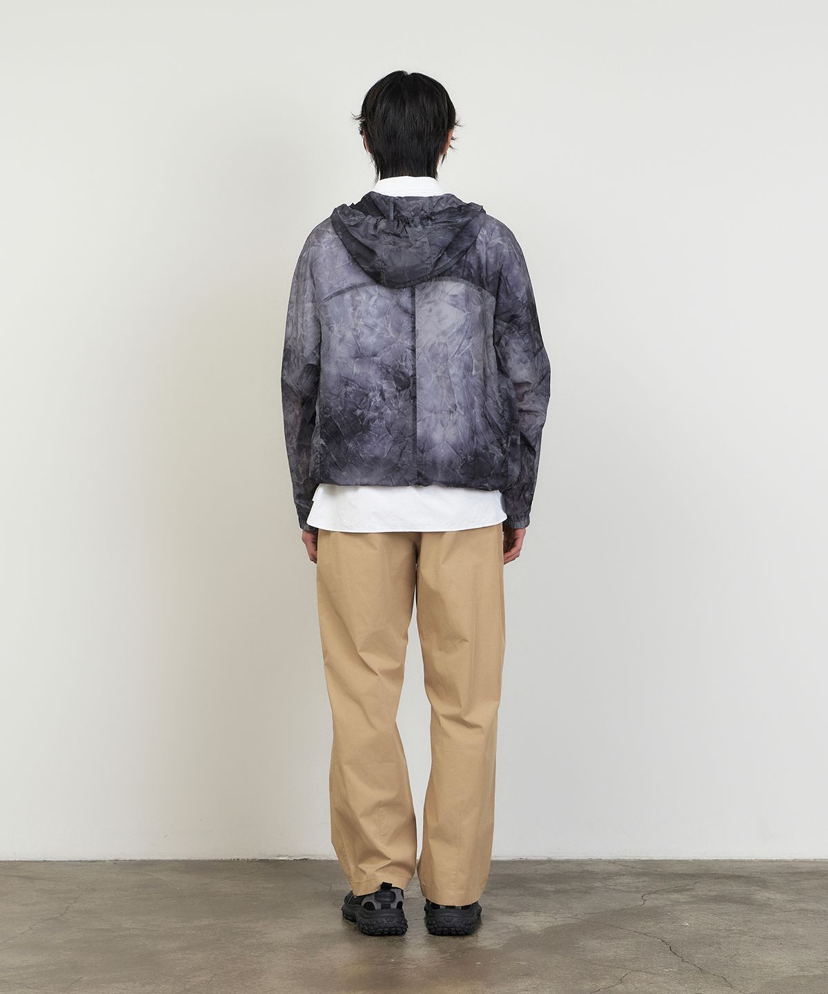 논타입(NONTYPE) CLOUD LIGHT WIND ANORAK (DARK GREY)