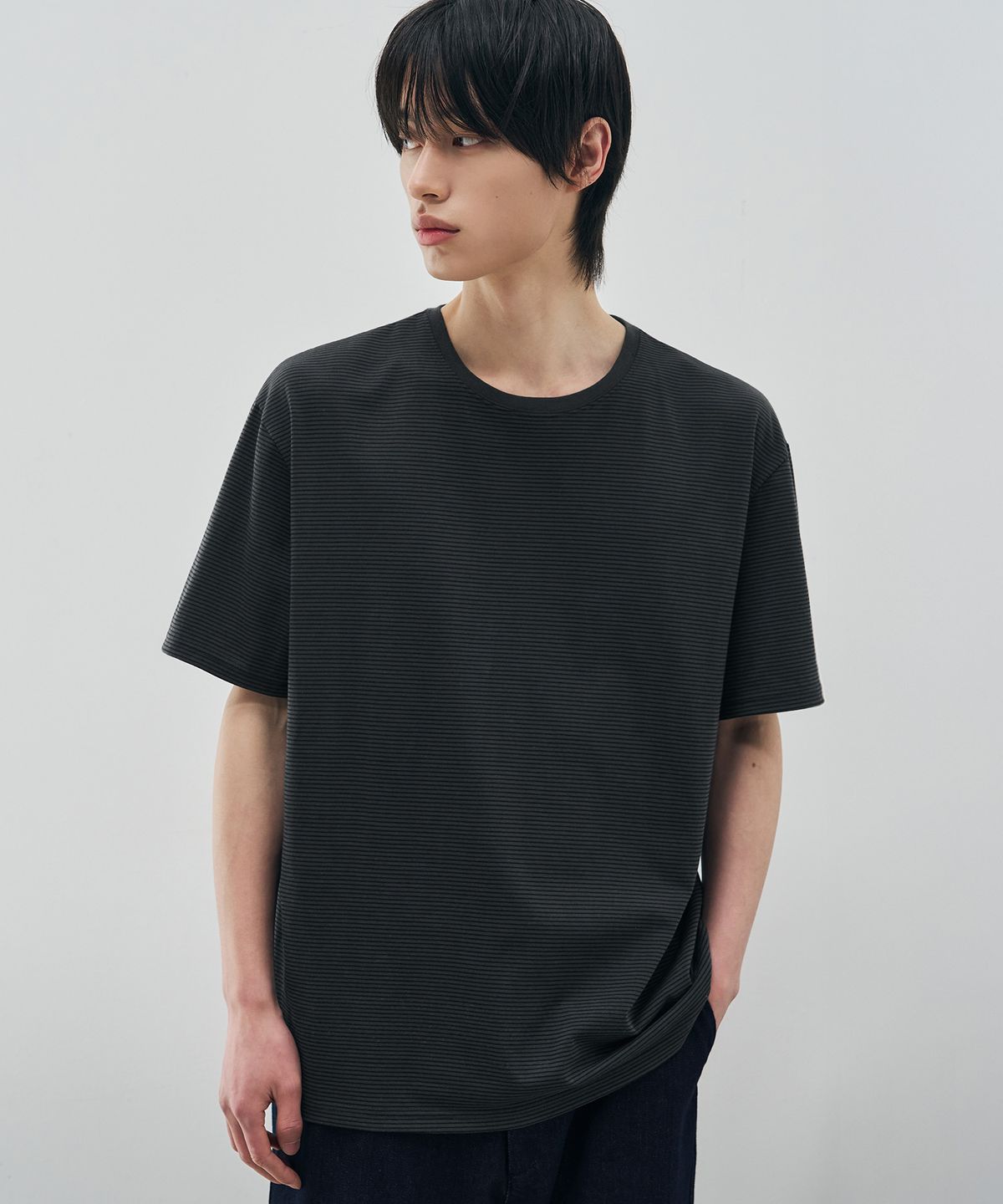 드로우핏(DRAW FIT) 스트라이프 하프 티셔츠 [CHARCOAL]