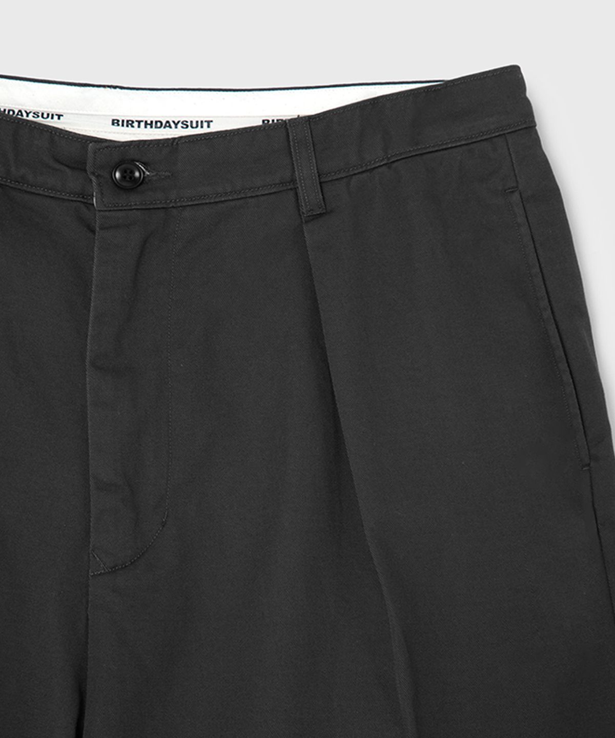 벌스데이수트(BIRTHDAYSUIT) TWILL BERMUDA (CHARCOAL)