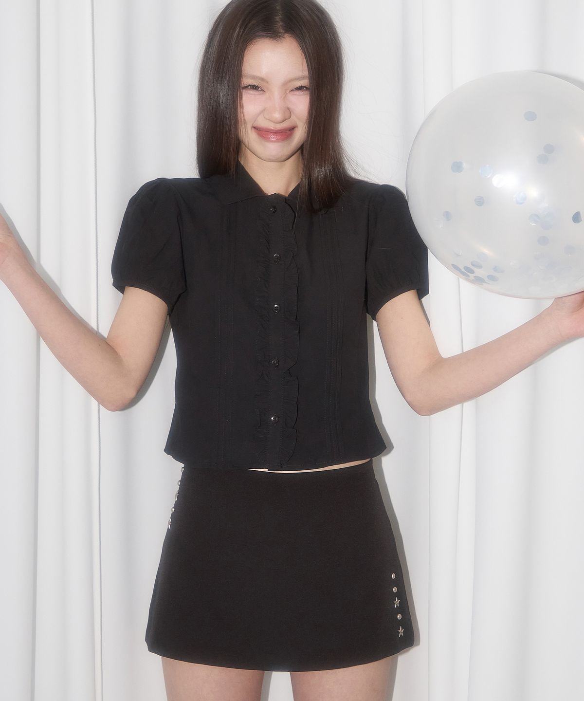 일리고(ILLIGO) 핀턱 프릴 블라우스 블랙