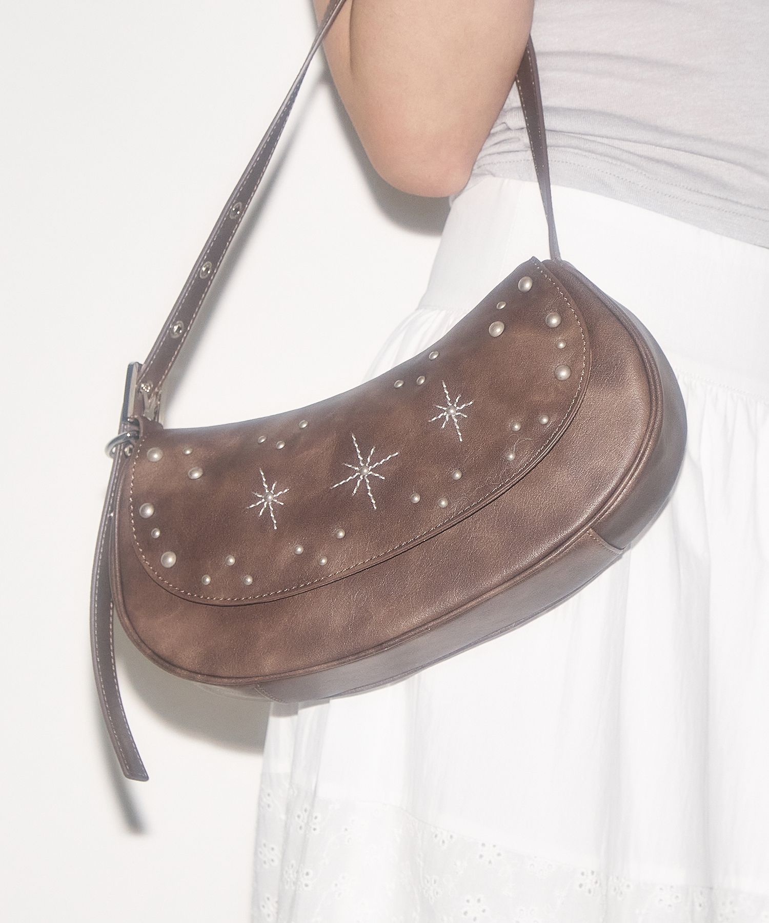 ●ILLIGO● Stud Ornament Hobo Bag Brown 25SMBAG02BR MUSINSA | ILLIGO Stud Ornament Hobo Bag Brown
