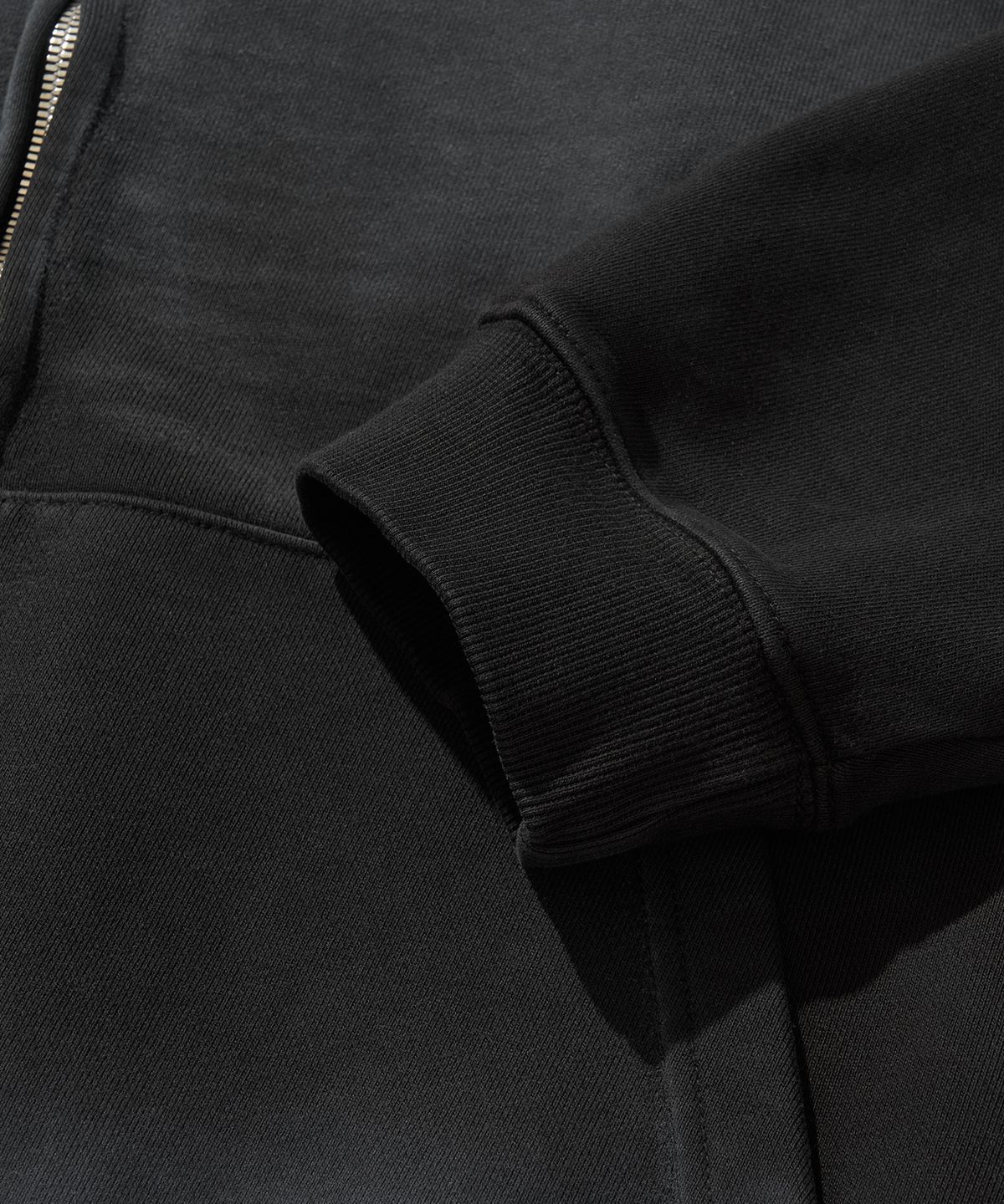 리베레(LIBERE) LOGO ZIP-UP HOODIE / BLACK