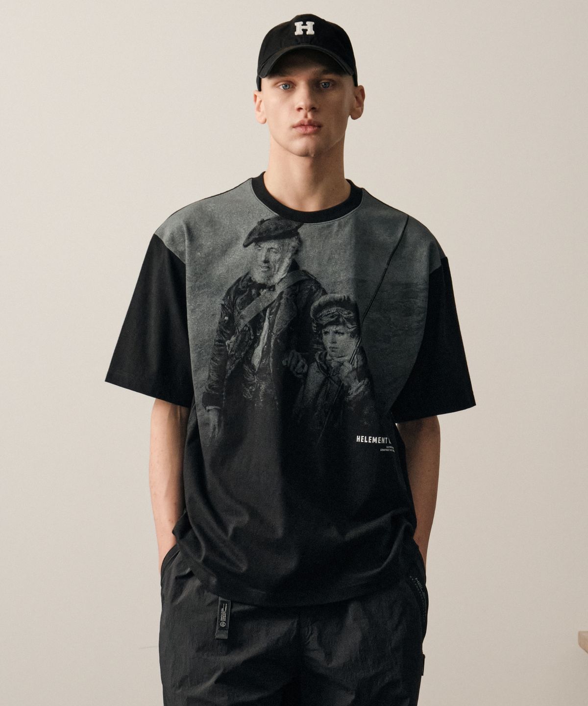 힐리먼트(HELEMENT) 그랜드 그래픽 반팔티셔츠 (BLACK)