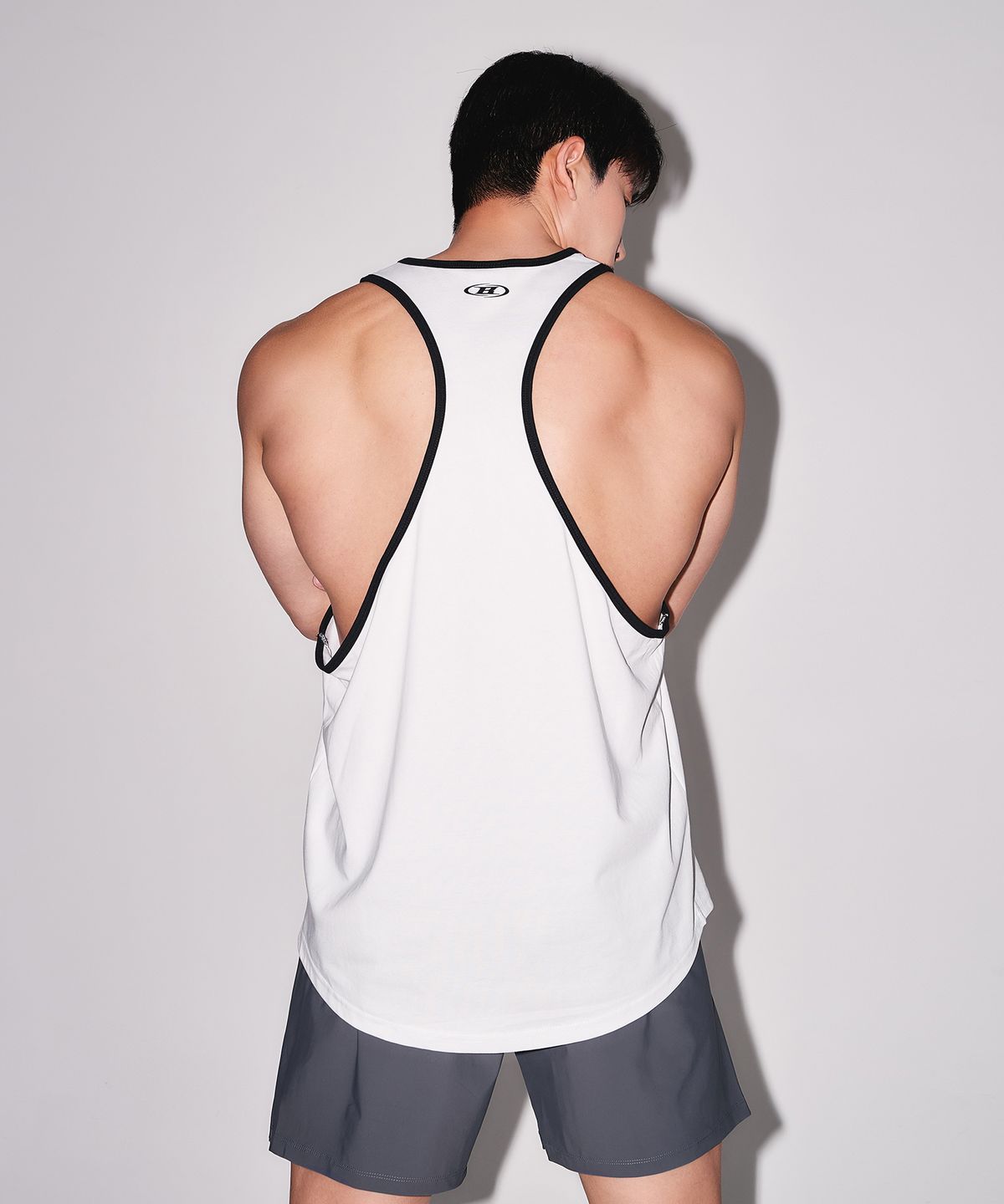 본투윈(BORN TO WIN) RAISEBORN NEW DEEP FIT SLEEVELESS [WHITE]