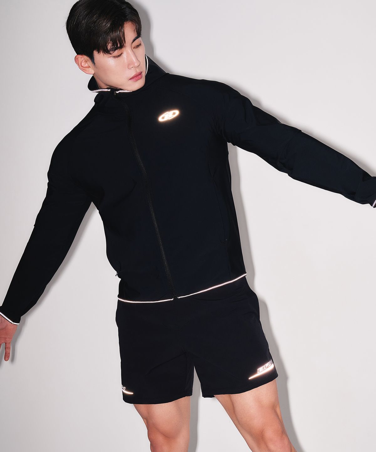 본투윈(BORN TO WIN) REFLECTIVE OUT BAND ACTIVE SHORTS [BLACK]
