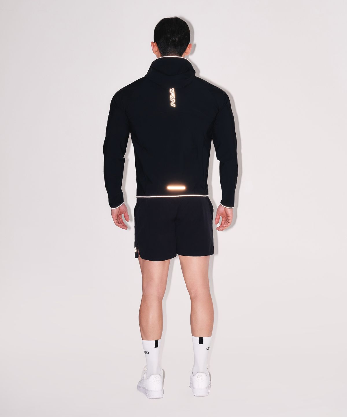 본투윈(BORN TO WIN) REFLECTIVE OUT BAND ACTIVE SHORTS [BLACK]
