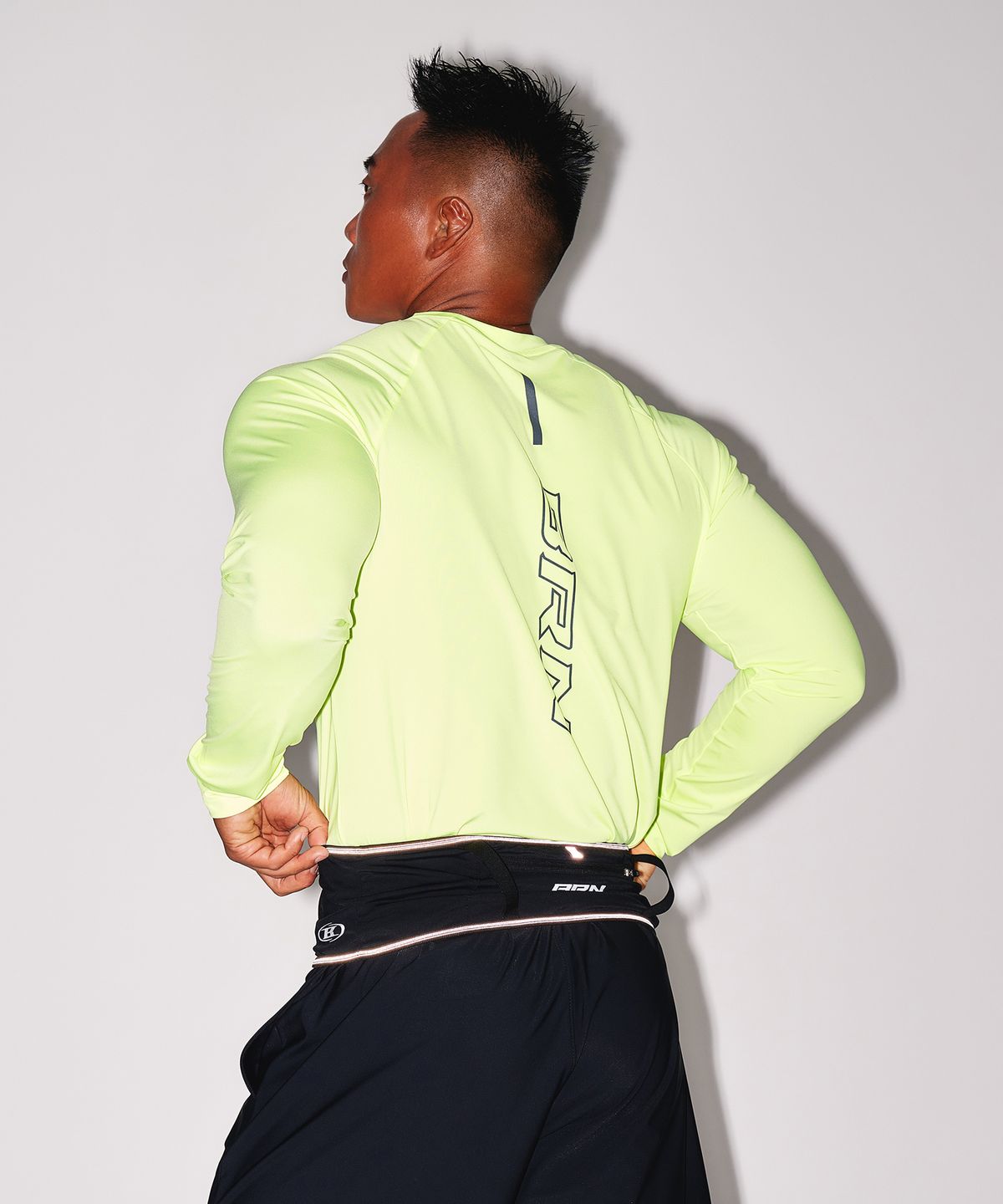 본투윈(BORN TO WIN) BRN SQUARE QUICK DRY LONG SLEEVE [NEON]