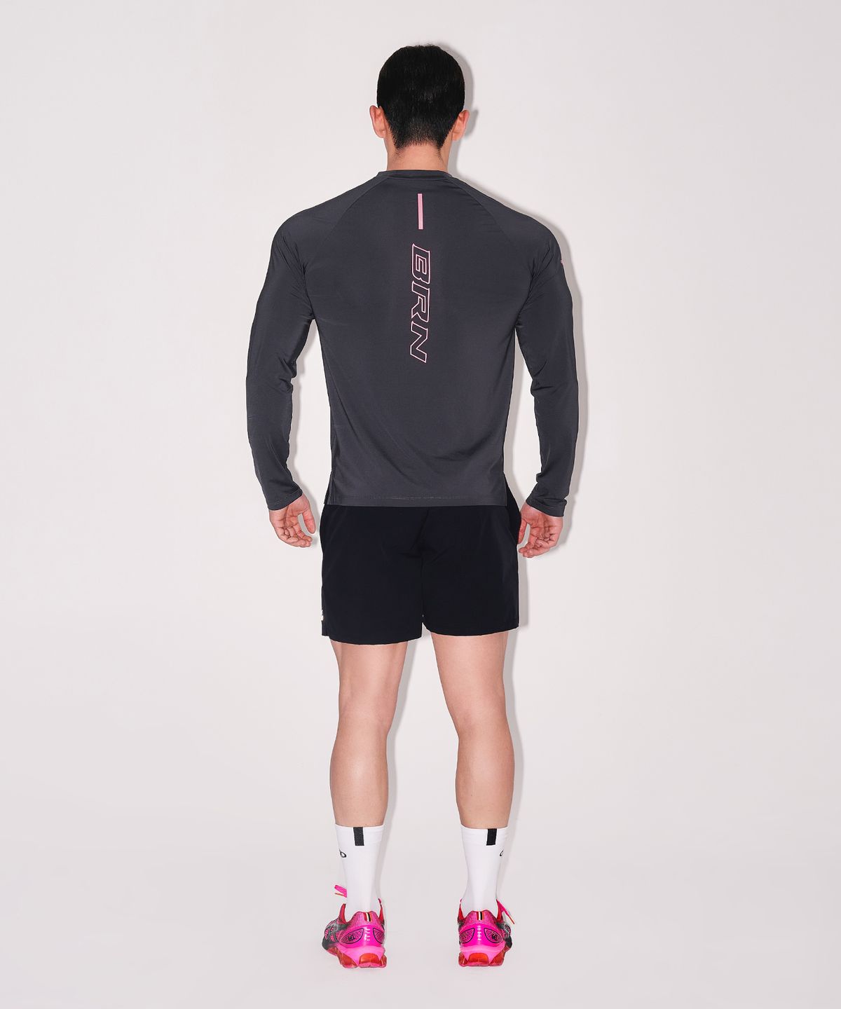 본투윈(BORN TO WIN) BRN SQUARE QUICK DRY LONG SLEEVE [CHARCOAL]