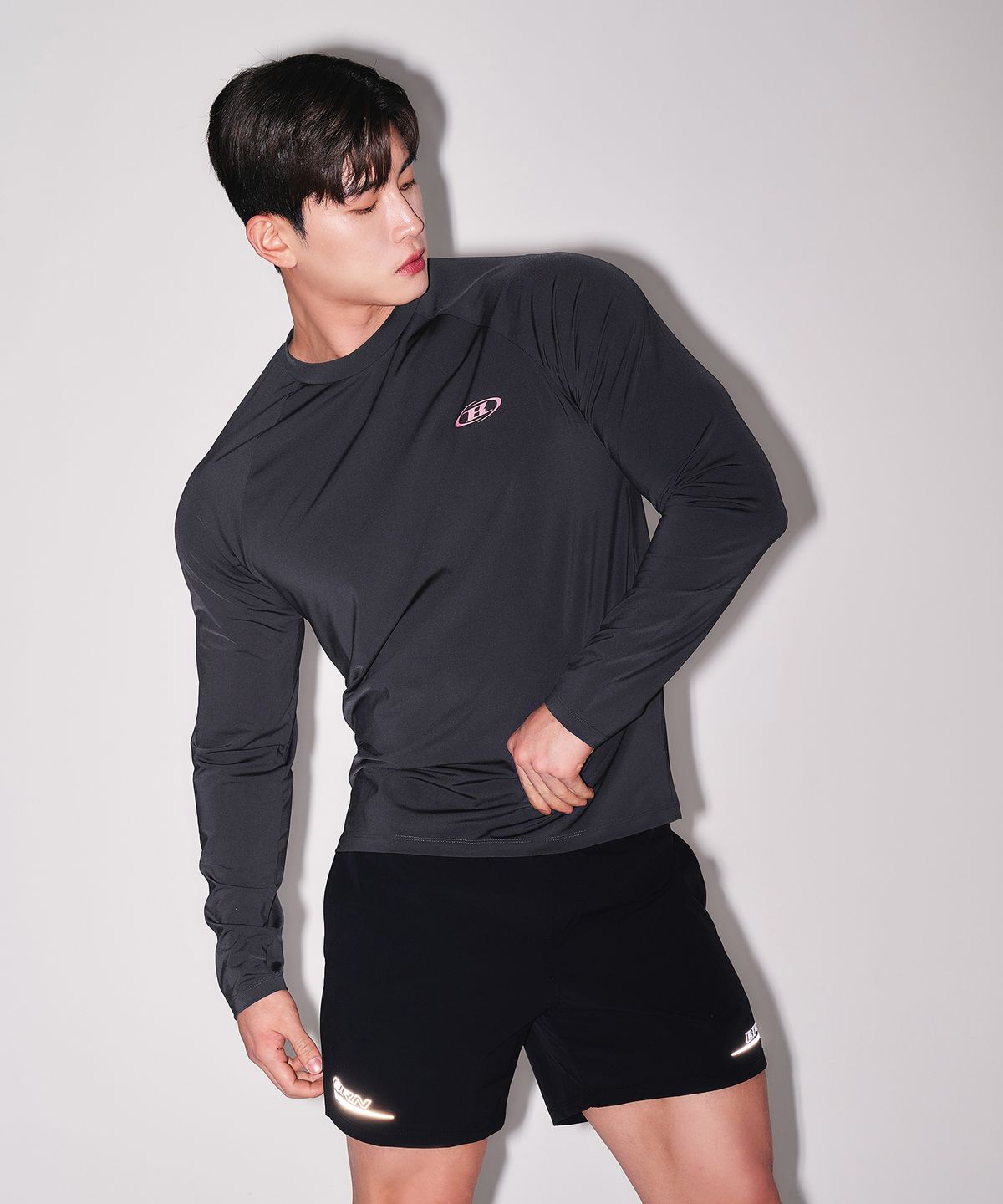 본투윈(BORN TO WIN) BRN SQUARE QUICK DRY LONG SLEEVE [CHARCOAL]
