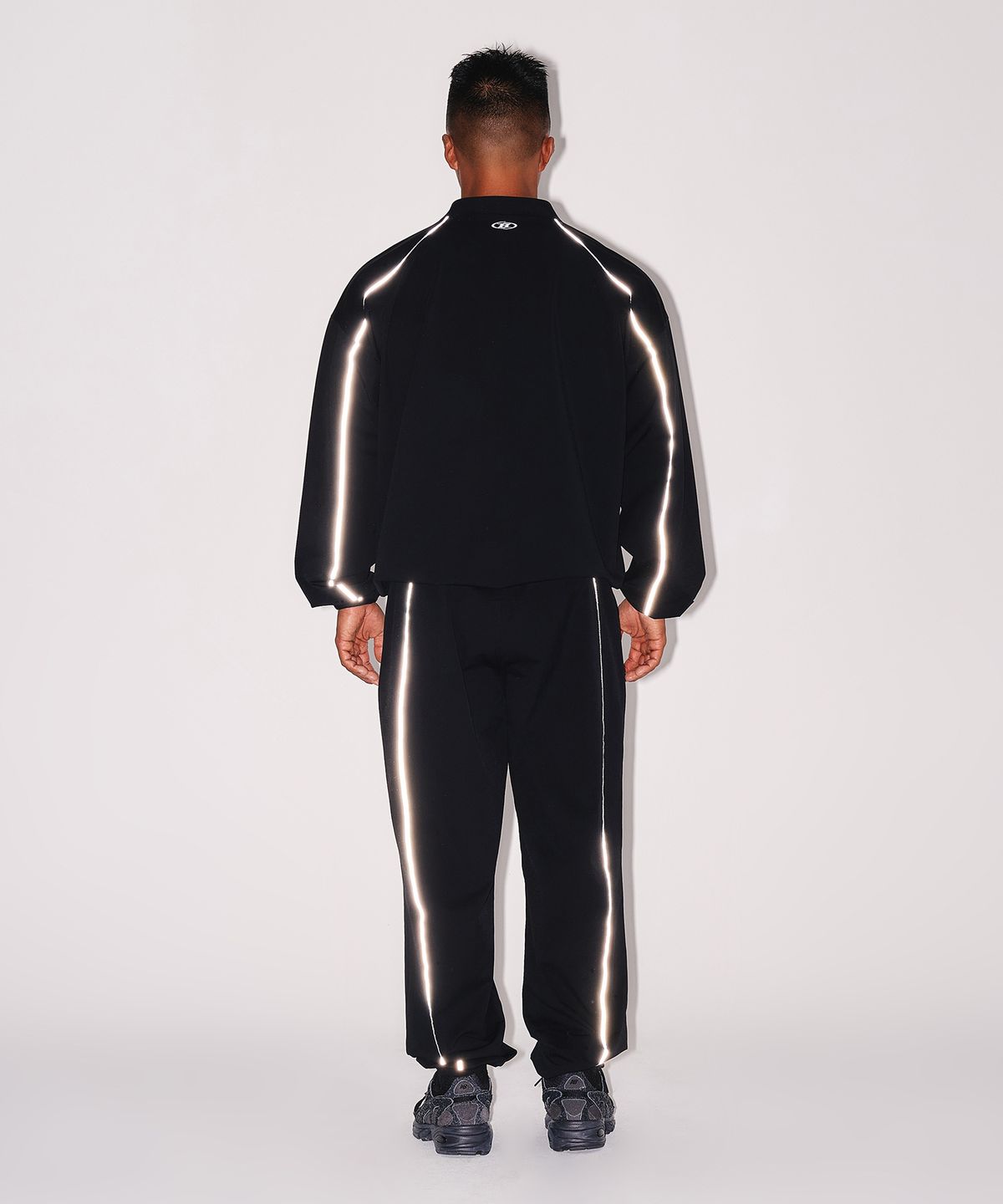본투윈(BORN TO WIN) WIND TECH MOCK NECK LONG SLEEVE [BLACK]