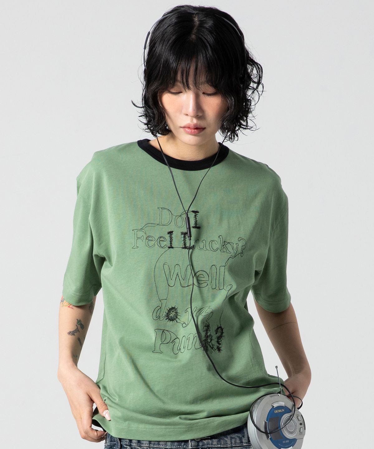 글랙(GLACK) GT129 더티 해리 라인 자수 티셔츠 (GREEN)