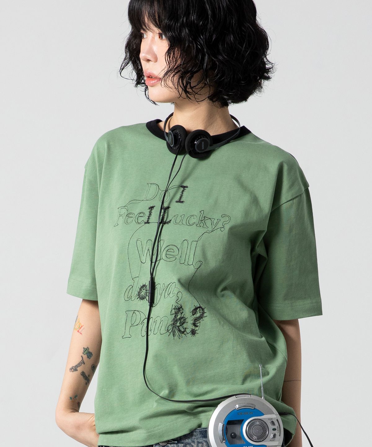 글랙(GLACK) GT129 더티 해리 라인 자수 티셔츠 (GREEN)